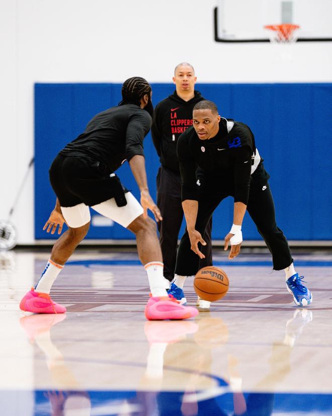 英超：曼城主场3-0完胜诺维奇（英超：曼城主场3比0大胜诺维奇）