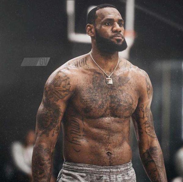 帕潘夸赞吉鲁：他不仅能进球还能防守，甚至还能客串门将（帕潘称赞吉鲁：能攻善守，必要时还能镇守龙门）