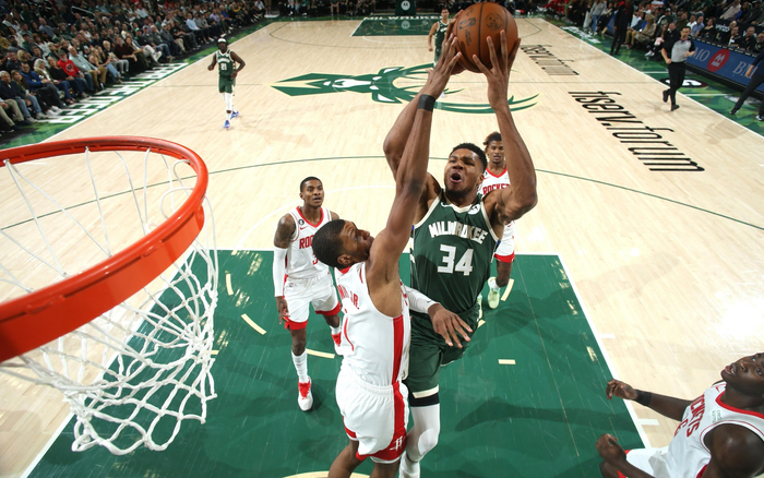 阿什拉夫荣膺2025年非洲足球先生，拉莫斯社媒发文祝贺（阿什拉夫加冕2025年非洲足球先生，拉莫斯社媒送上祝福）