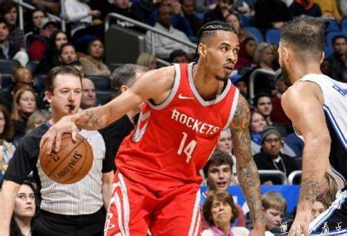 广东籍球员廖锦涛、吕焯毅参与英博队内的大连话挑战，前者胜（英博队内大连话挑战：广东籍廖锦涛胜出，吕焯毅参赛）