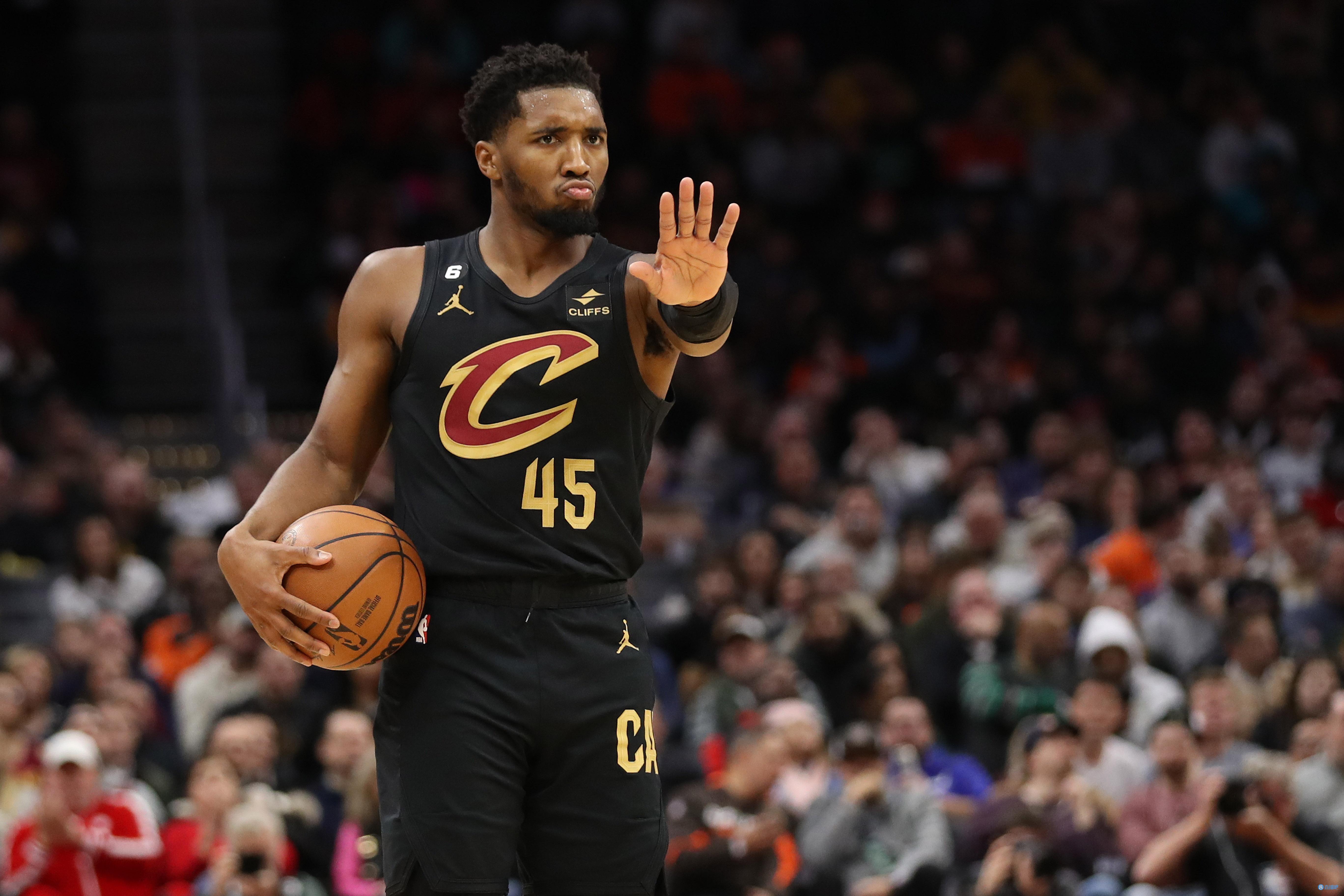 攻守兼备助博洛尼亚斩落领头羊那不勒斯，卢库米当选全场最佳（卢库米攻防俱佳助博洛尼亚力克领头羊那不勒斯，荣膺全场最佳）